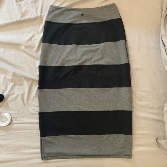 Lululemon skirt - Picture 2 of 3